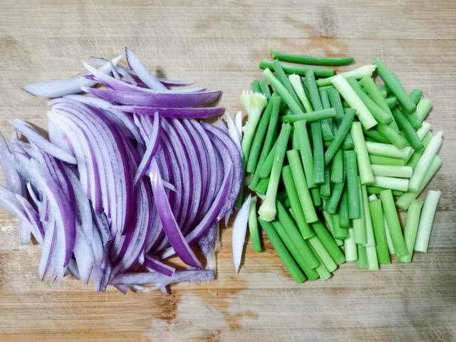 洋葱,蒜苔,猪肉,大葱,蒜苔炒肉