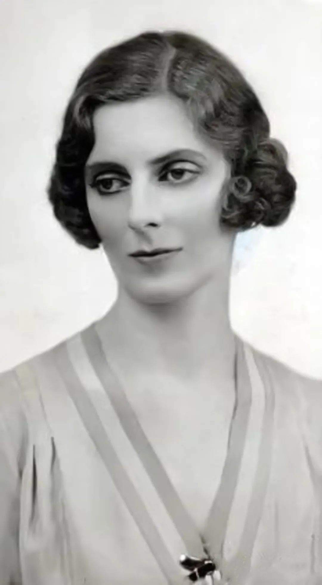 卡米拉的妈妈和外婆,被同种病魔折磨致死,这是她的痛点与梦魇