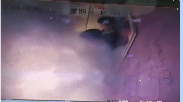  下载 成都电瓶车爆燃案新进展：女婴身体疤痕增生严重，家属将起诉(图2)