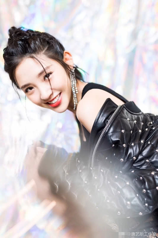 有种变化是婚后的女明星,赵丽颖是贤惠型的没错了