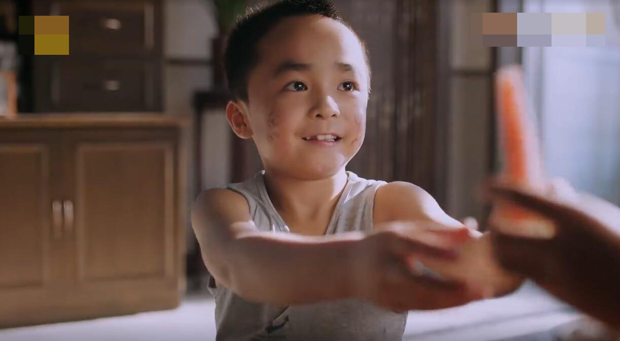 《以家人之名》子秋遭遇让人心疼,都说孩子随父母