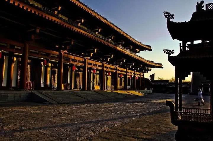 大城山有东西两峰 西峰二城山 有新石器时代晚期的文化遗址 距今约