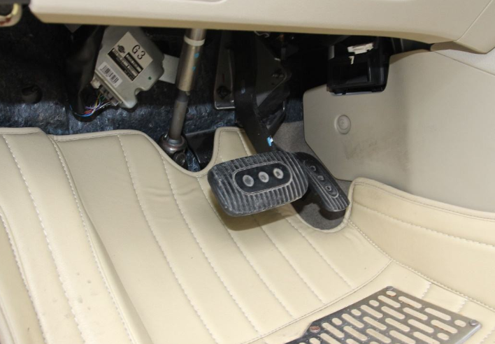 猛轰油门真的能清除积碳?老司机:简直是毁车的操作,不可取