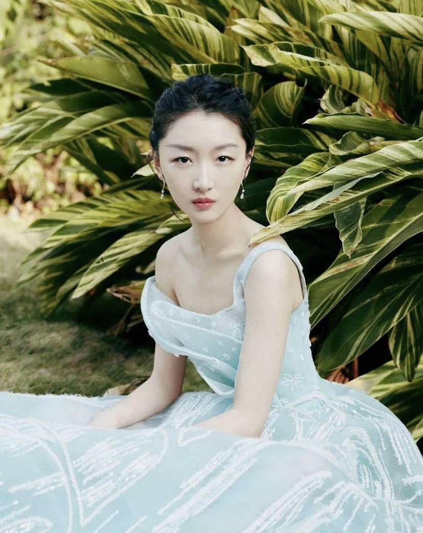 荣获金像奖最佳女主角,青年影后周冬雨的绽放之路