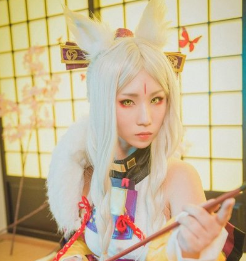 阴阳师,白狼森林之姬真人cos照,有一种酷酷的感觉