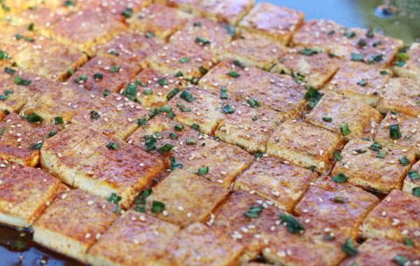 夜市小吃中最"靓"的仔,成本1元,售价10元,每晚能卖几百份