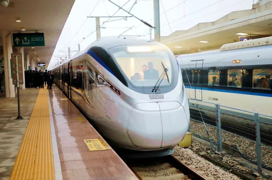 中车株机制造的cj6型动车组加速长株潭融城