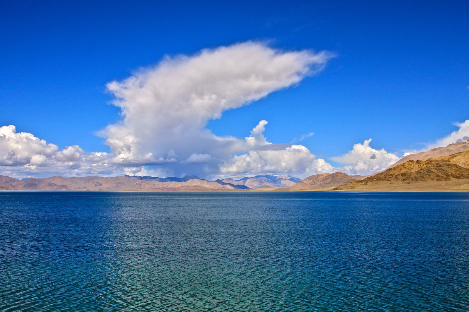 印中两国的相邻地区班公湖班公湖位置在哪她到底什么样子的