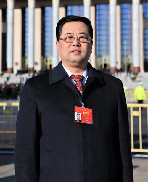 全国人大代表,山东钢铁集团党委书记,董事长侯军:推动制造业升级 打造