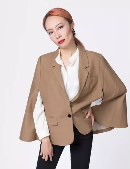 起来听听 《朝朝早精神好》《1052欢乐通》《念念旧》 节目主持余泳欣