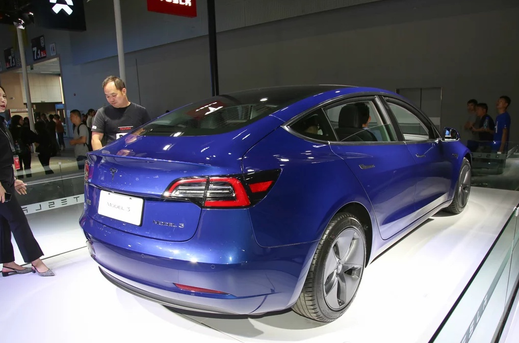 奥迪a4l,特斯拉,奥迪,特斯拉model 3