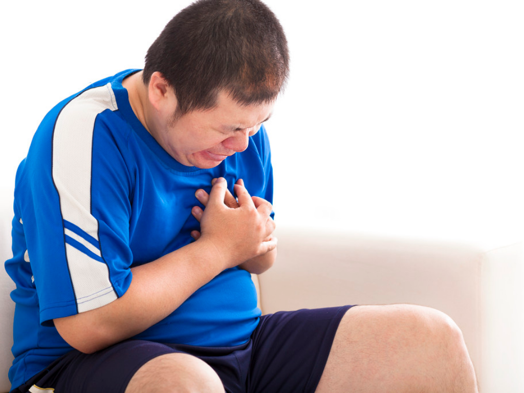 通常伴随颤抖,头晕,恶心或呼吸困难等症状