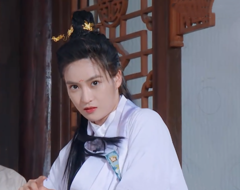 青你2选手换上古装,乃万似白面书生,棠姐像法师,看到林凡自愧不如