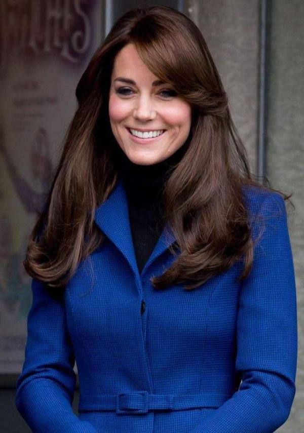 凯特王妃早该梳马尾了!日常散发太显老,白白浪费了好脸型