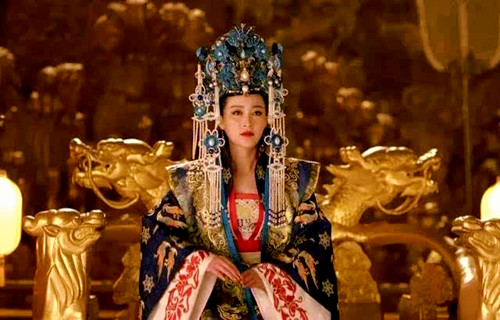 命数将尽,做了一生中最大胆的一次决定,提出要穿一次天子衮冕祭祀太庙