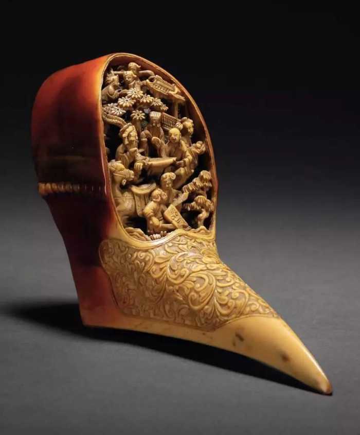 qq看点 正文 盔犀鸟头骨是黑市里很受欢迎的"鹤顶红"的原材料.