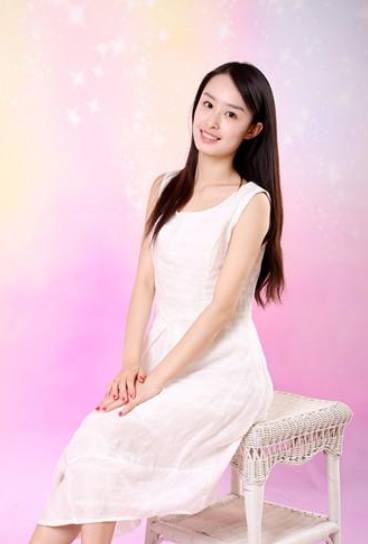 还记得《旋风少女》中吴秀琴吗?看到她长发模样,网友:比百草还美