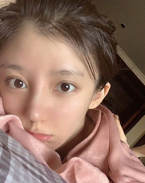 呆妹儿为了证明自己才23岁!晒出身份证,不要再喊她老女人了!