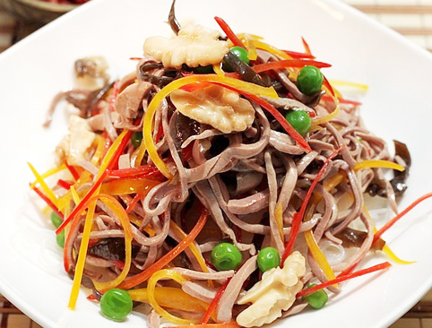 "温拌腰丝"是陕西的一道传统名菜,也是西