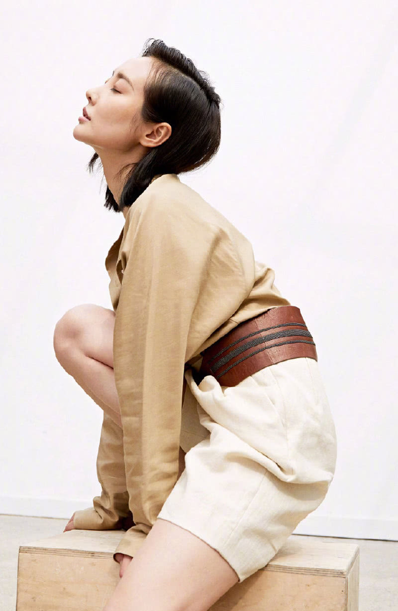 李纯高清手机壁纸,绝美容颜展现个性姿态!