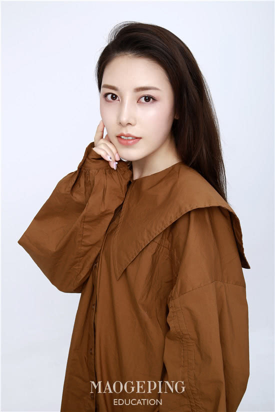 别再沉迷于萝莉风,轻熟御姐范明明更适合你