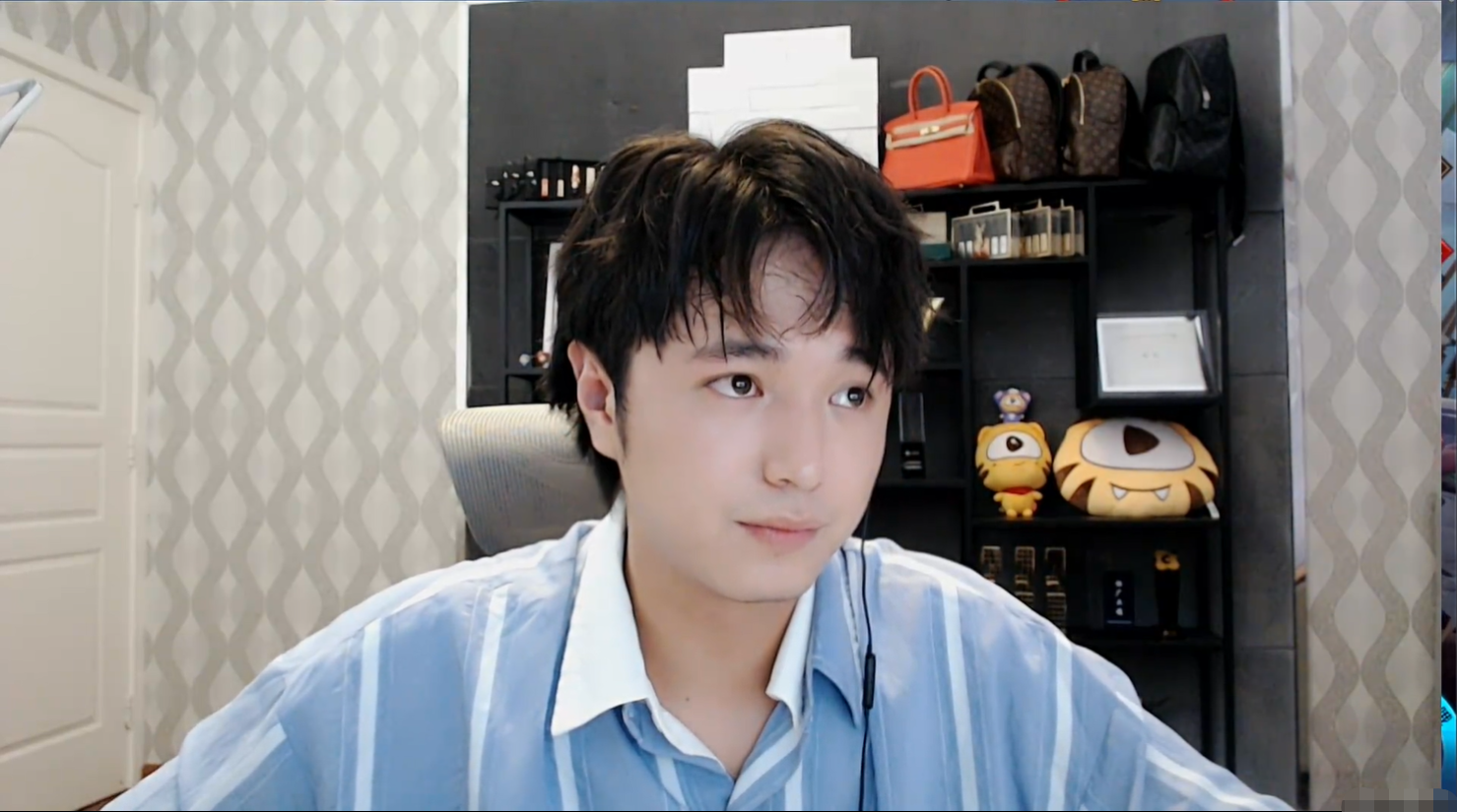 剑仙虎牙首秀,颜值再创新高,新发型像极了王者二哥?