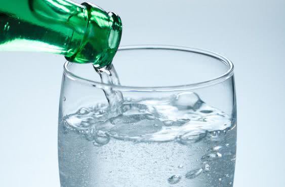 喝汽水一时爽 一小时后对人体有啥影响?