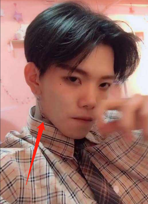 七鹤大人因"鸭嘴兽"头疼,想到素颜出镜的操作,女粉被惊艳了!