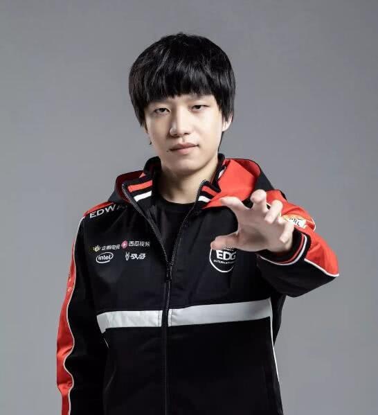 老we战队没有厂长引发粉丝不满 若风回应有邀请但厂长有事没来