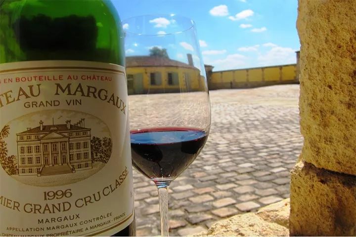 这个班有 <wbr>61 <wbr>个学生,拉菲是班长,木桐是文艺委员 这个班有 <wbr>61 <wbr>个学生,拉菲是班长,木桐是文艺委员