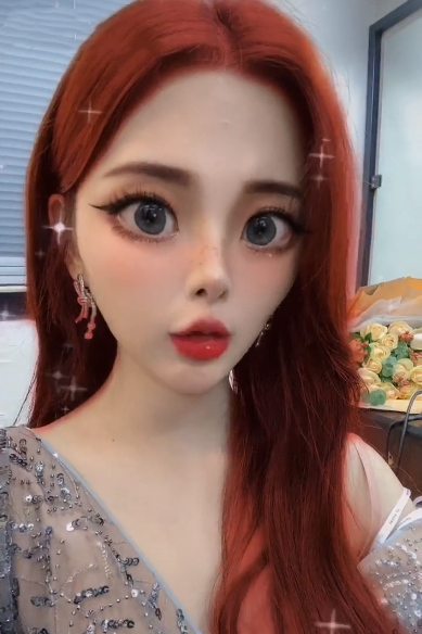 杨超越为了让眼变大,特意开大眼特效拍照,看到最后:是我唐突了