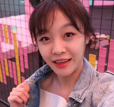 大胃王mini为何只有上半身出镜?看到她的全身照后,上帝是公平的