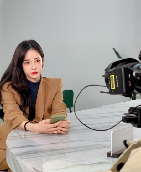 潘南奎自拍时拉近镜头,眼睫毛却成关注重点,这是贴了5层假睫毛吗