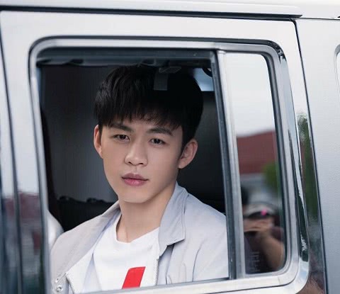 《亲爱的热爱的》米邵飞为什么退役?小米是事业失意爱情得意!