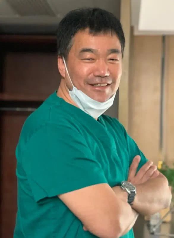 王哲,医生,沈阳,襄阳,心理医生,英雄