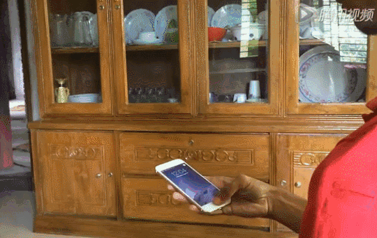 够前卫：全息投_