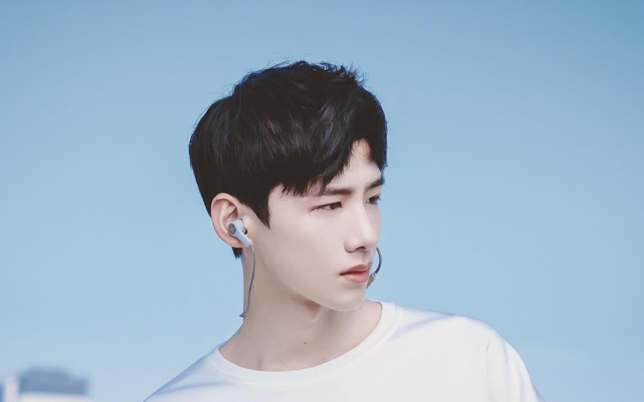 那些没有经纪公司现在却依旧很红的明星,这一位红了17年了!