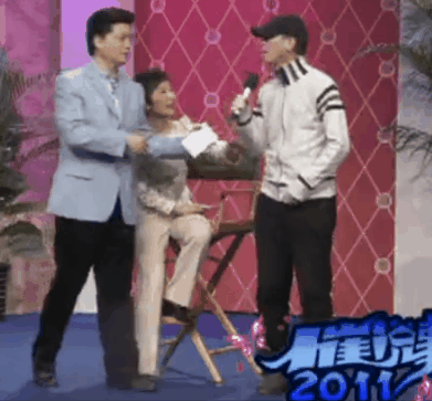 看7年前崔永元采访冯小刚时两人互动细节,画风跟现在完全不同 看7年前崔永元采访冯小刚时两人互动细节,画风跟现在完全不同