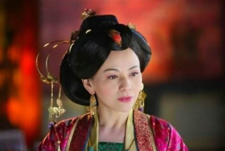 17岁入宫,30岁手握朝中大权,戎装上阵女中豪杰