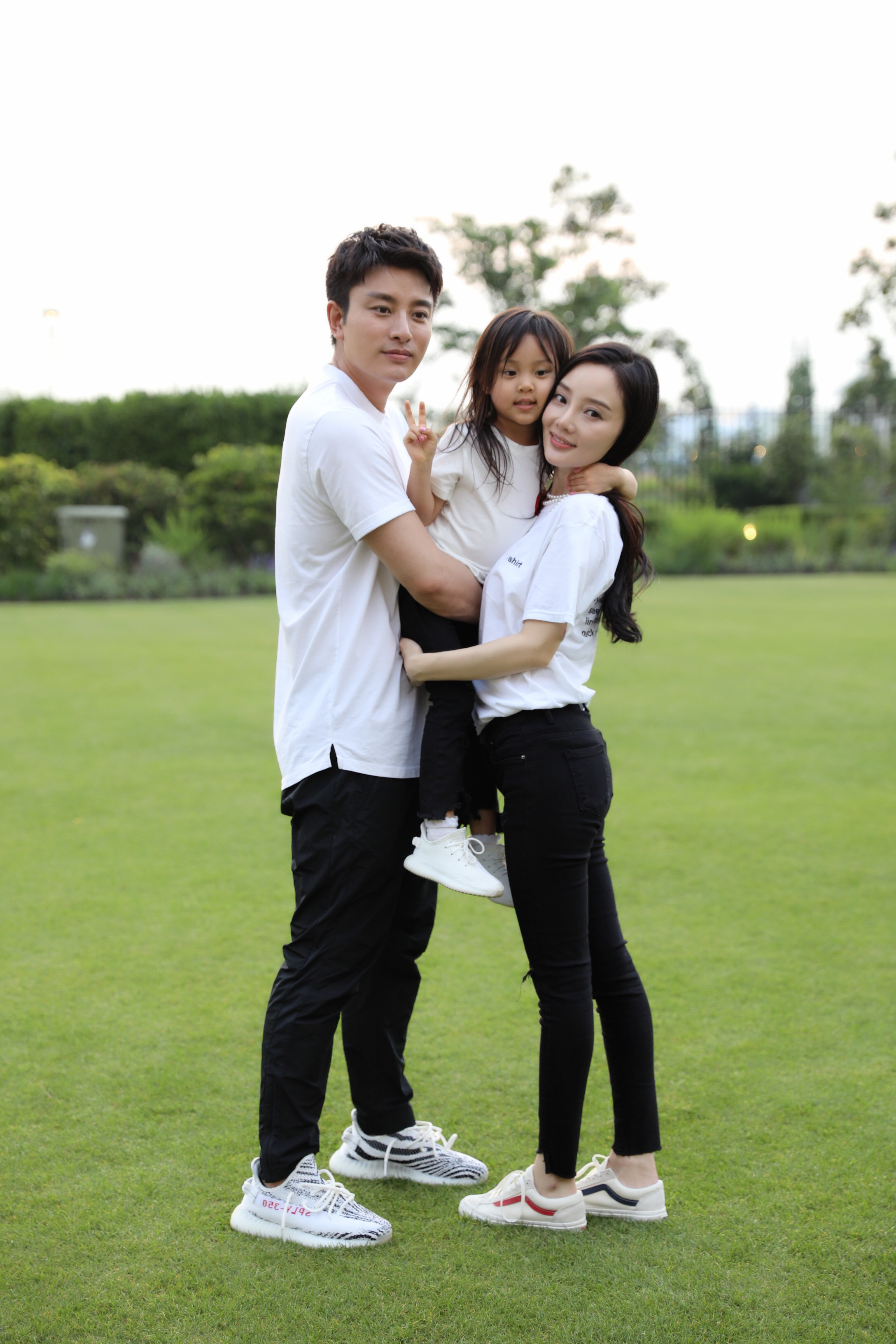 贾乃亮李小璐恩爱旧照曝光,网友感叹:物是人非