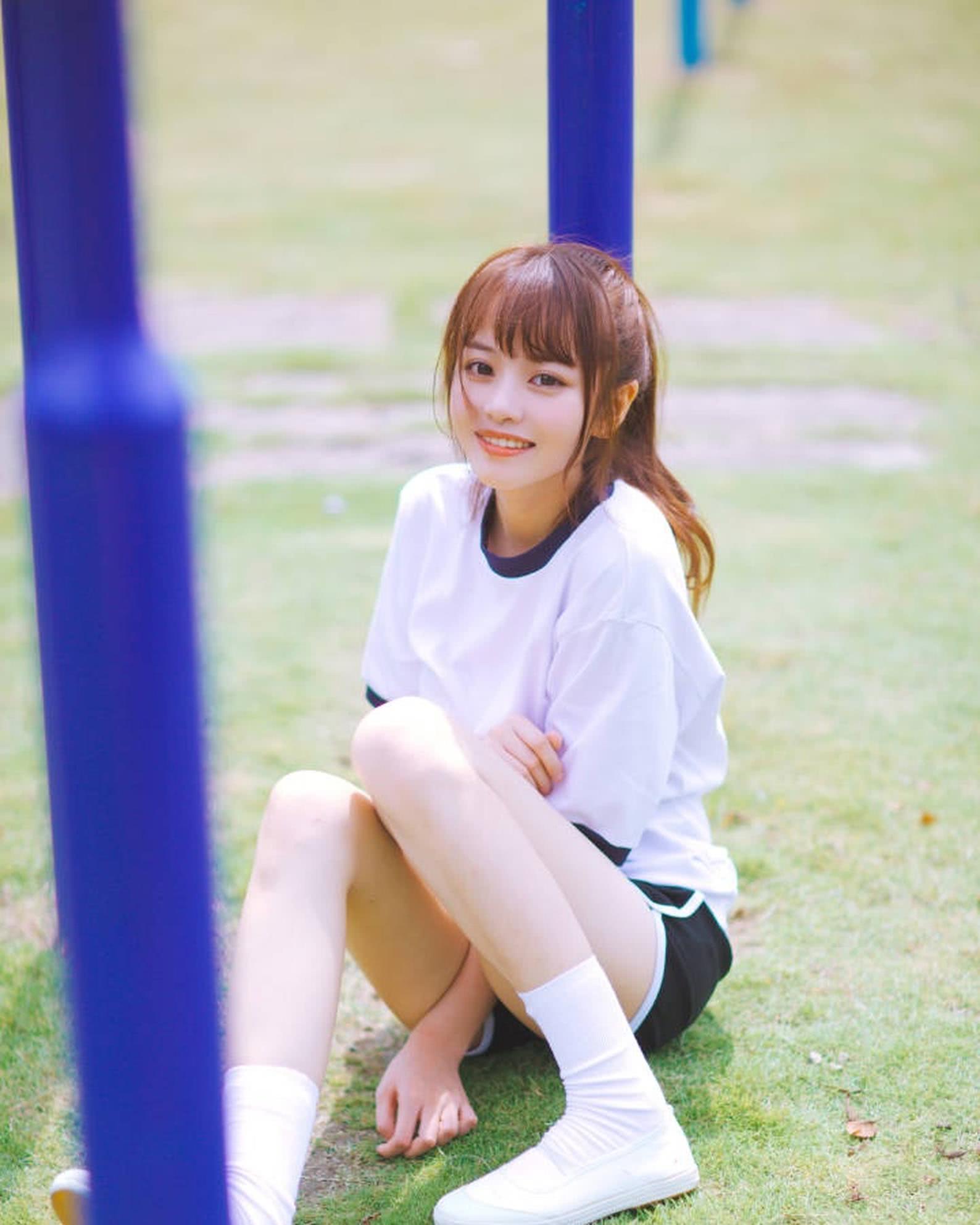 穿着运动服的女人,充满了活力