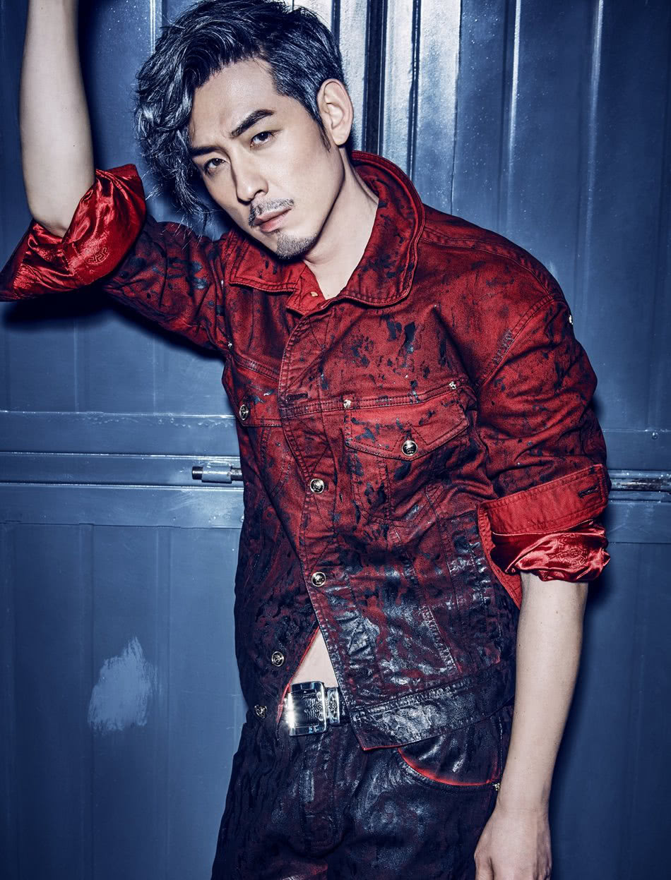 刘欢将"禁欲系"机械男神演绎的淋漓尽致