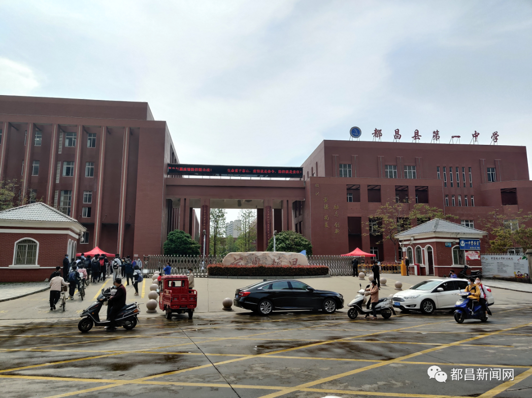 我县17896名初三 高三学生重返校园 有序复学复课