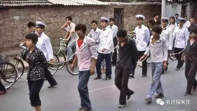 80年代严打老照片 被枪决的女犯人 押上刑场的流氓犯 中国律师大联盟