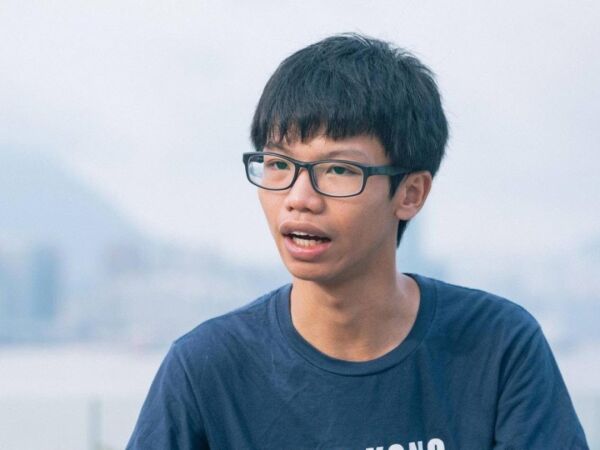 香港国安法首次打击“港独”分子！拘捕3男1女