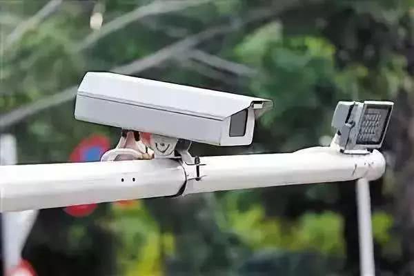 目前中山超过900多个路段,路口 设置了电子警察 但最近,中山 新启用的