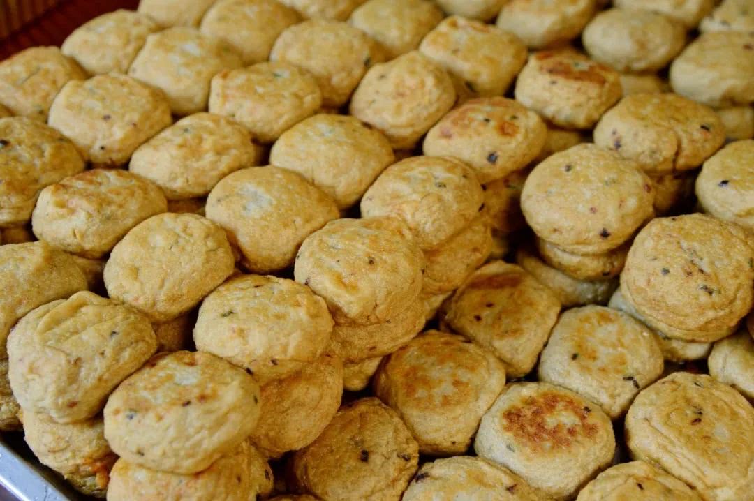 一口鲚鱼饼,一口春味儿