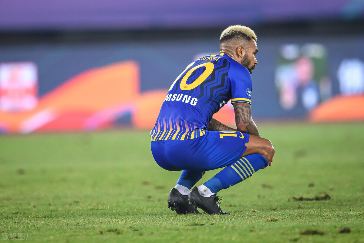 鲁能迎利好消息?江苏苏宁欠薪 特谢拉带头罢训 主教练取消采访