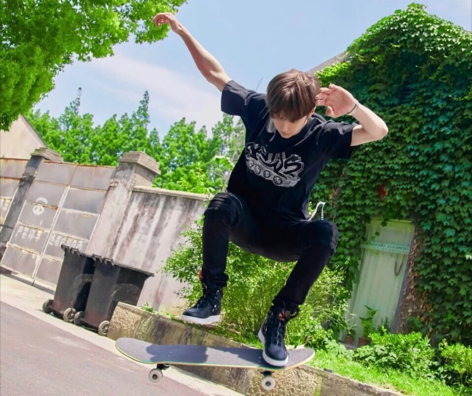 王一博,天天向上,滑板,敦煌博物馆