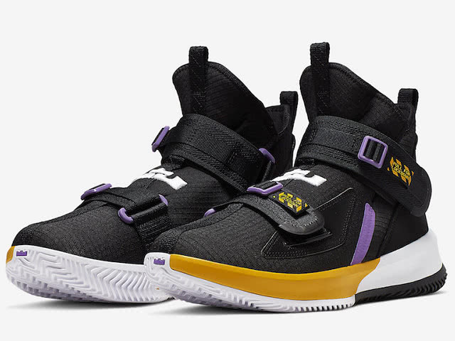 "球场战鞋"价值千元的詹姆斯士兵13,升级魔术贴,简直太美啦